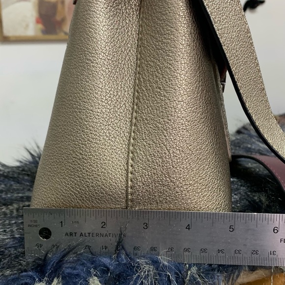 👜Carolina Herrera cross body súper good condition👜 - Picture 15 of 16